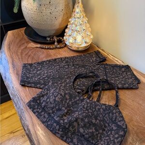 Lululemon Athletica Black Patterned leggings & bra set